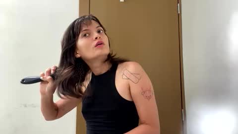 Snapshot of munchi_ chatting on October 18, 3:48 pm online show from October 18, 3:48 pm