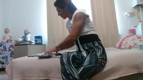 Snapshot of musclesqueen chatting on October 28, 7:25 am MusclesQueen online show from October 28, 7:25 am