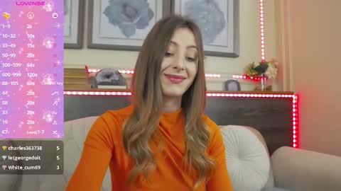 Luna  online show from November 6, 8:37 pm