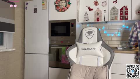 Snapshot of museleks chatting on February 1, 4:24 am Aleksa online show from February 1, 4:24 am