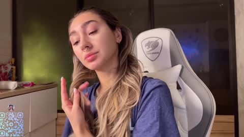 Snapshot of museleks chatting on February 6, 1:38 am Aleksa online show from February 6, 1:38 am