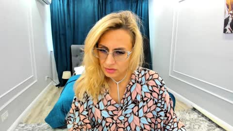 Snapshot of museofstage chatting on January 15, 11:32 am Diana online show from January 15, 11:32 am