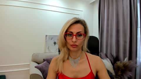 Snapshot of museofstage chatting on January 16, 12:09 pm Diana online show from January 16, 12:09 pm