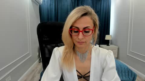 Snapshot of museofstage chatting on January 24, 11:48 am Diana online show from January 24, 11:48 am