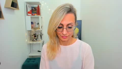 Snapshot of museofstage chatting on December 16, 10:29 am Diana online show from December 16, 10:29 am