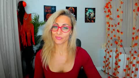 Snapshot of museofstage chatting on October 23, 11:38 am Diana online show from October 23, 11:38 am