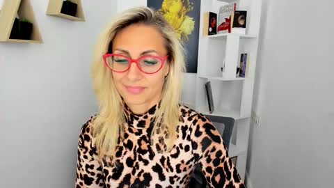 Snapshot of museofstage chatting on September 10, 11:32 am Diana online show from September 10, 11:32 am