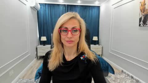 Snapshot of museofstage chatting on March 12, 11:31 am Diana online show from March 12, 11:31 am