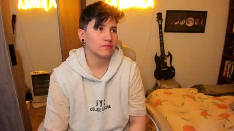 Snapshot of musicayluna chatting on October 22, 12:15 am VALENTINA Luna  online show from October 22, 12:15 am