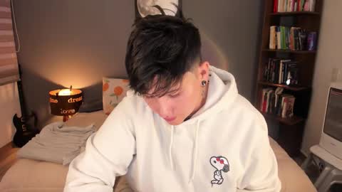 Snapshot of musicayluna chatting on October 8, 3:22 am VALENTINA Luna  online show from October 8, 3:22 am