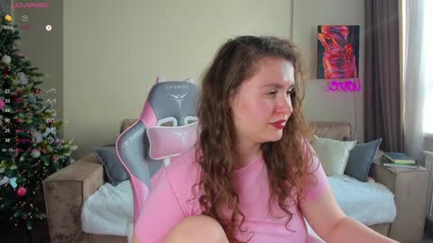 Snapshot of my_emmy chatting on February 8, 8:31 am Emmy online show from February 8, 8:31 am