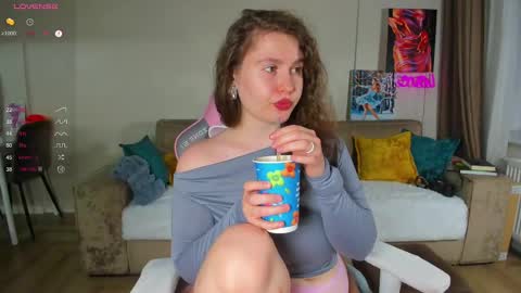 Snapshot of my_emmy chatting on March 5, 2:01 pm Emmy online show from March 5, 2:01 pm