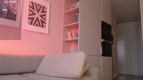 Snapshot of my_hannah chatting on December 8, 12:08 pm Hannah welcome online show from December 8, 12:08 pm