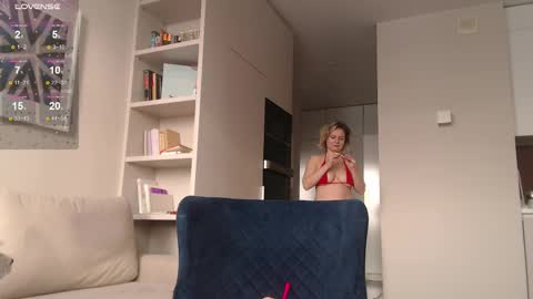 Snapshot of my_hannah chatting on February 16, 8:21 am Hannah welcome online show from February 16, 8:21 am