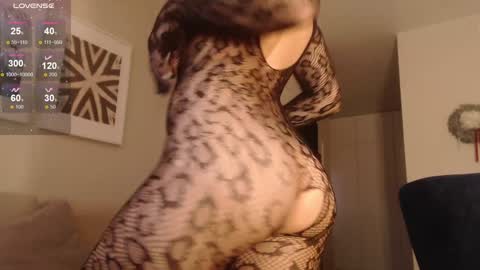 Snapshot of my_hannah chatting on January 12, 1:48 pm Hannah welcome online show from January 12, 1:48 pm