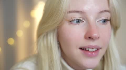 STELLA  Im here today online show from December 4, 4:16 pm