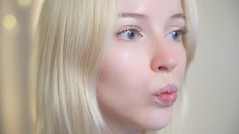 STELLA  Im here today online show from December 3, 4:39 pm