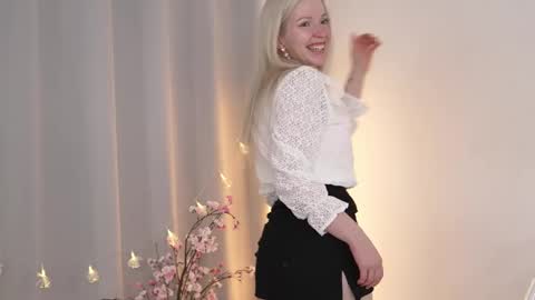 STELLA  Im here today online show from March 9, 4:33 pm