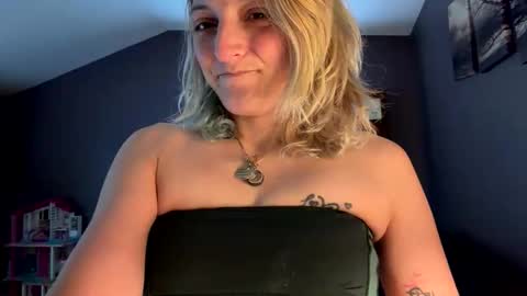 myahdiction online show from November 4, 4:56 pm