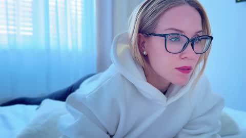 Mya-be Yours P online show from September 24, 12:37 pm