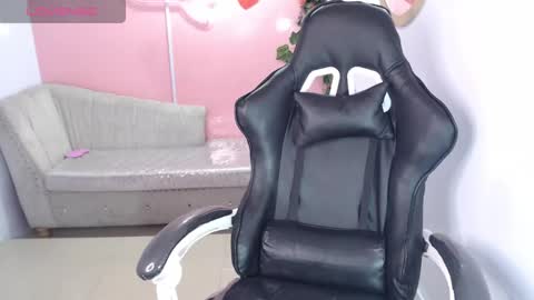 Snapshot of mychell_ch chatting on February 12, 4:44 am mychell_ch online show from February 12, 4:44 am