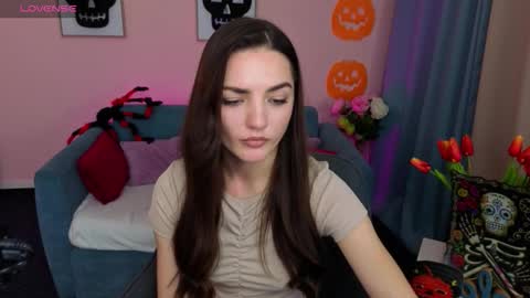 Ella online show from October 29, 12:15 am