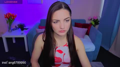 Ella online show from October 3, 1:38 pm