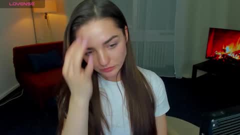 Ella online show from November 10, 2:39 am