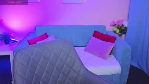 Ella online show from October 5, 9:53 pm