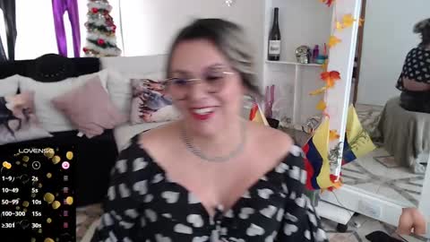 Myrna Sessions online show from December 3, 5:12 pm