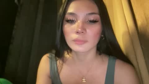 UR GIRL NEXTDOOR online show from January 18, 8:32 am