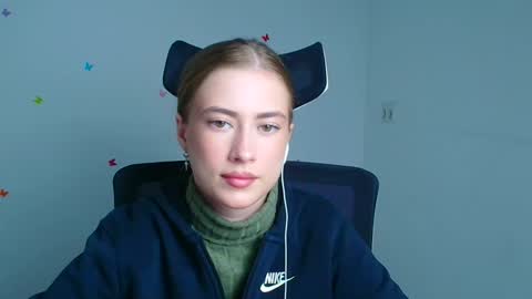 Emelie online show from October 29, 1:04 pm