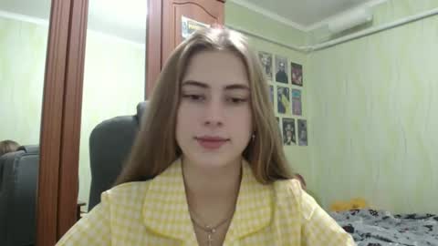 Emelie online show from November 5, 3:28 pm