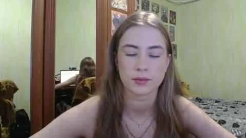 Emelie online show from October 5, 1:49 pm