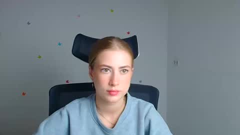 Emelie online show from September 25, 11:31 am