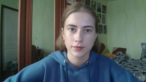 Emelie online show from October 4, 1:06 pm