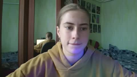 Emelie online show from October 3, 1:05 pm