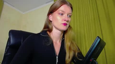 mysticvenus_ online show from November 9, 6:15 pm