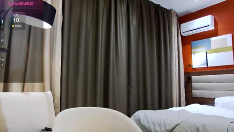 Snapshot of mystique_girl_ chatting on October 7, 7:29 pm Angeline online show from October 7, 7:29 pm