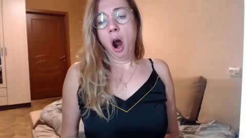 Maya online show from December 14, 4:01 am