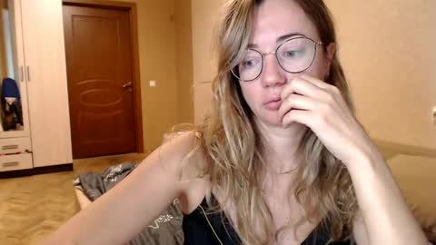 Maya online show from December 10, 3:41 am