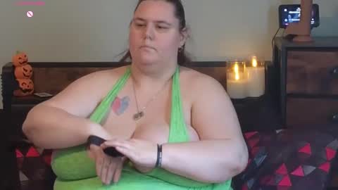 Snapshot of mzjuicybootay2169 chatting on October 3, 7:52 pm Mzjuicybootay online show from October 3, 7:52 pm