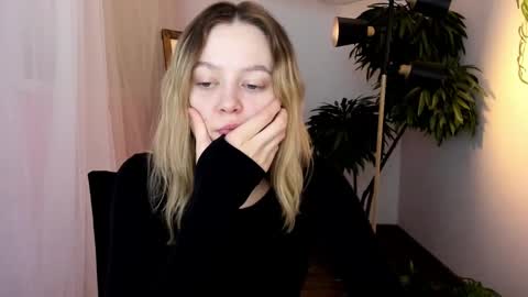 Snapshot of n0_nude chatting on March 3, 6:31 am Eva online show from March 3, 6:31 am