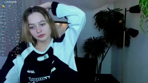 Snapshot of n0_nude chatting on January 18, 12:04 pm Eva online show from January 18, 12:04 pm