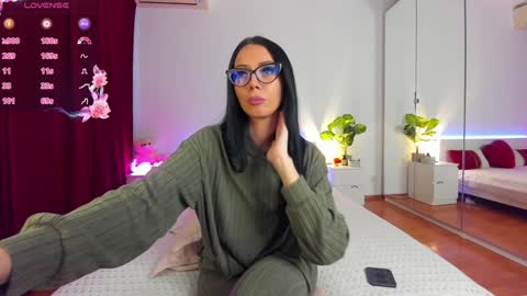 Nadia online show from December 6, 2:06 pm