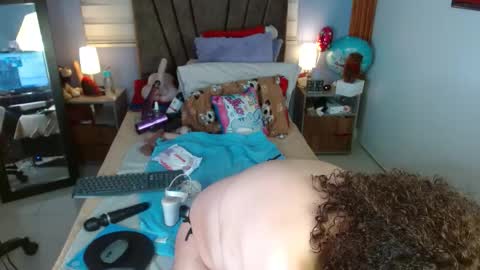 Snapshot of nadia_84 chatting on October 1, 1:54 am nadia_84 online show from October 1, 1:54 am