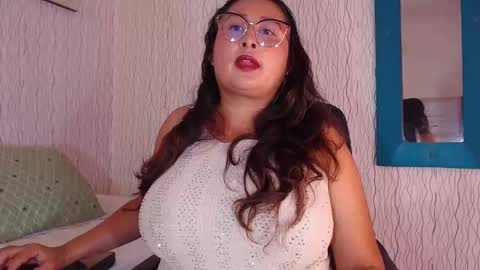 Snapshot of nadiawhite_ chatting on October 29, 5:59 pm Nadia online show from October 29, 5:59 pm