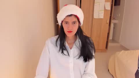 independent model online show from December 24, 7:00 pm