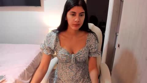 independent model online show from October 5, 1:43 am