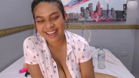 Snapshot of nahomi_tyler chatting on January 24, 10:41 pm Nahomy online show from January 24, 10:41 pm